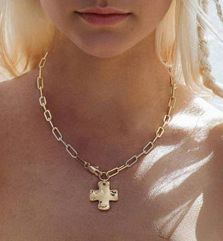 HAMMERED CROSS FRONT TOGGLE NECKLACE