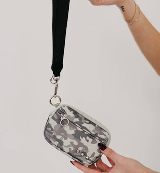 Wristlet wallet