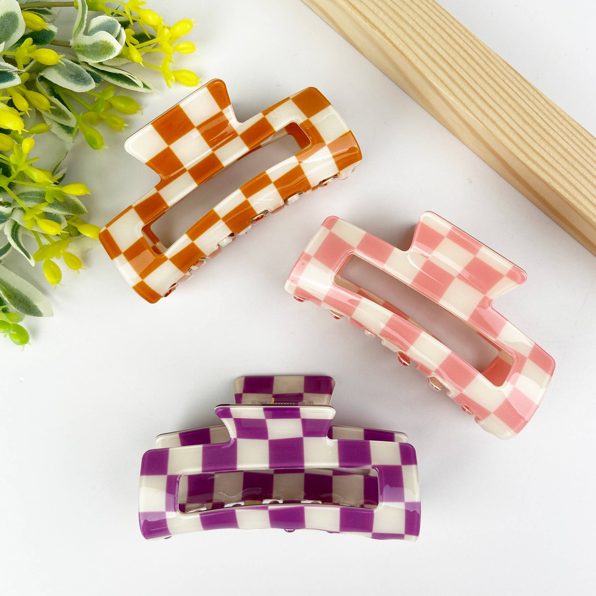Checkered retro hair claw clip