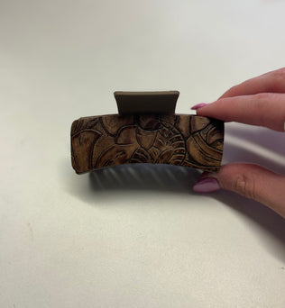 Leather claw clip 3”