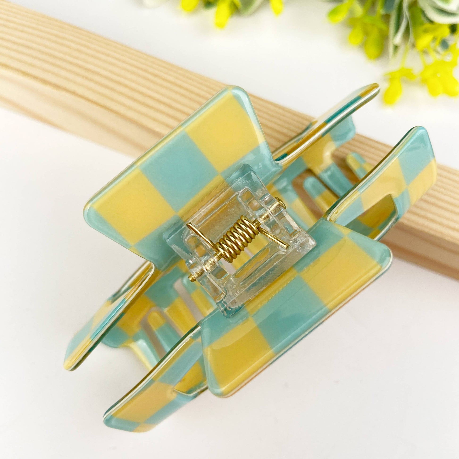 Checkered retro hair claw clip