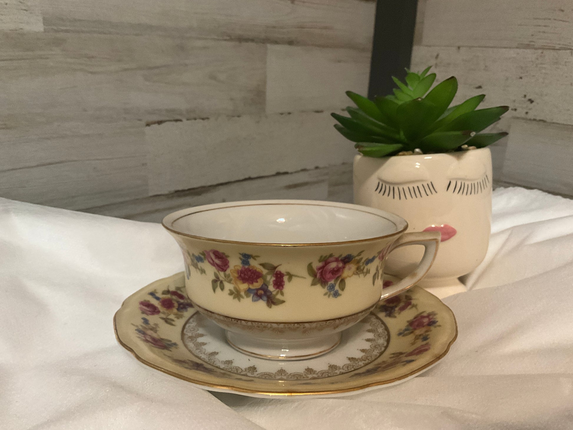 Rose Garden-Cup and saucer set