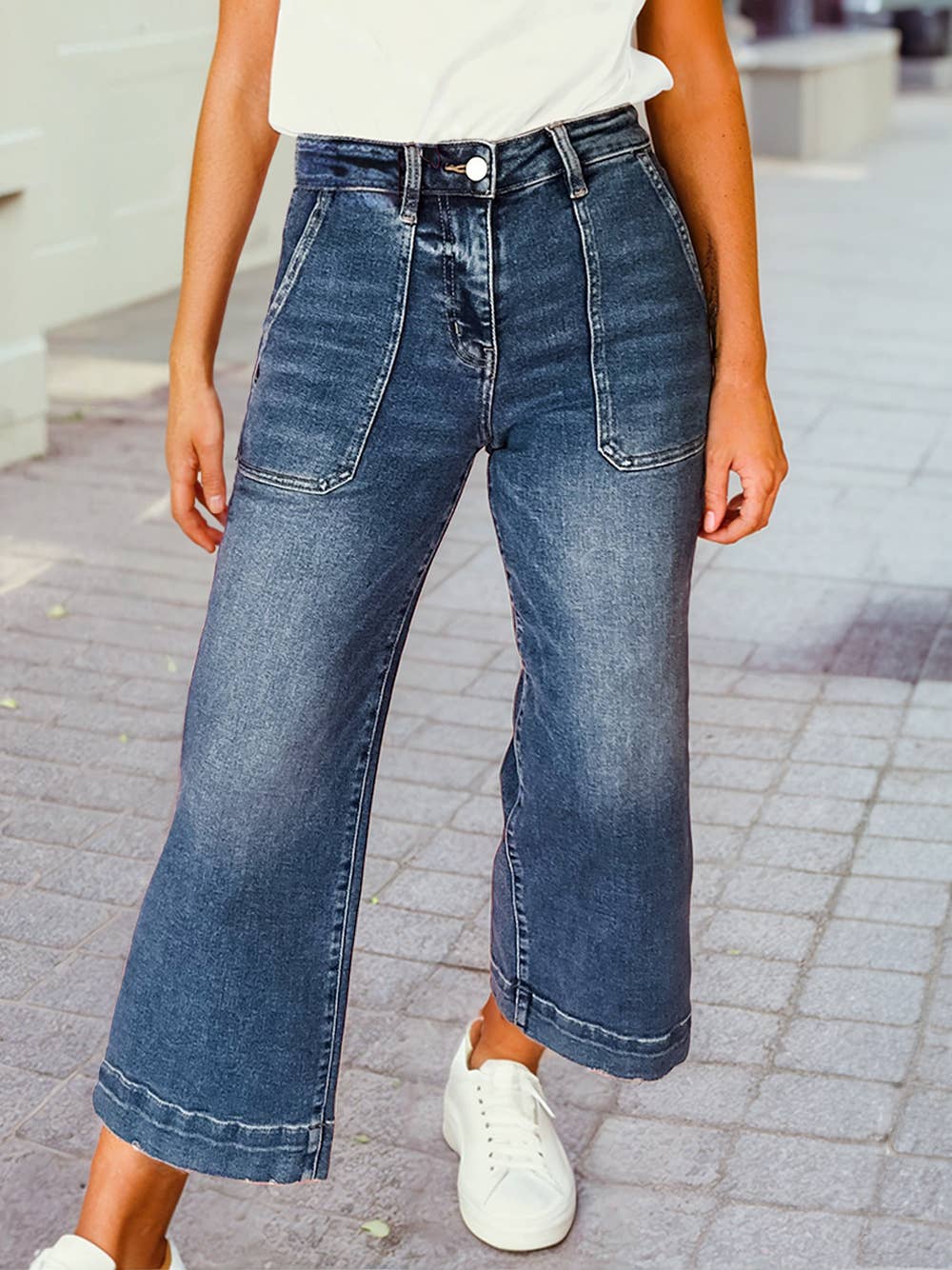 Jenny - Cropped Loose Straight Medium Wash Jeans with Pockets
