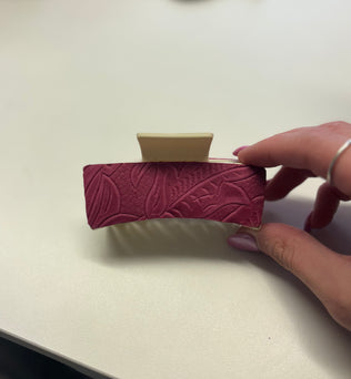 Leather claw clip 3”