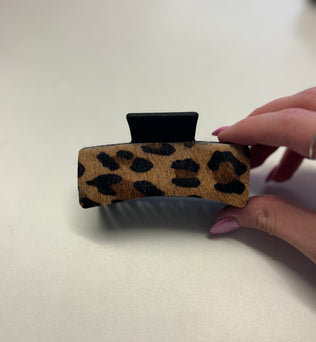 Leather claw clip 3”