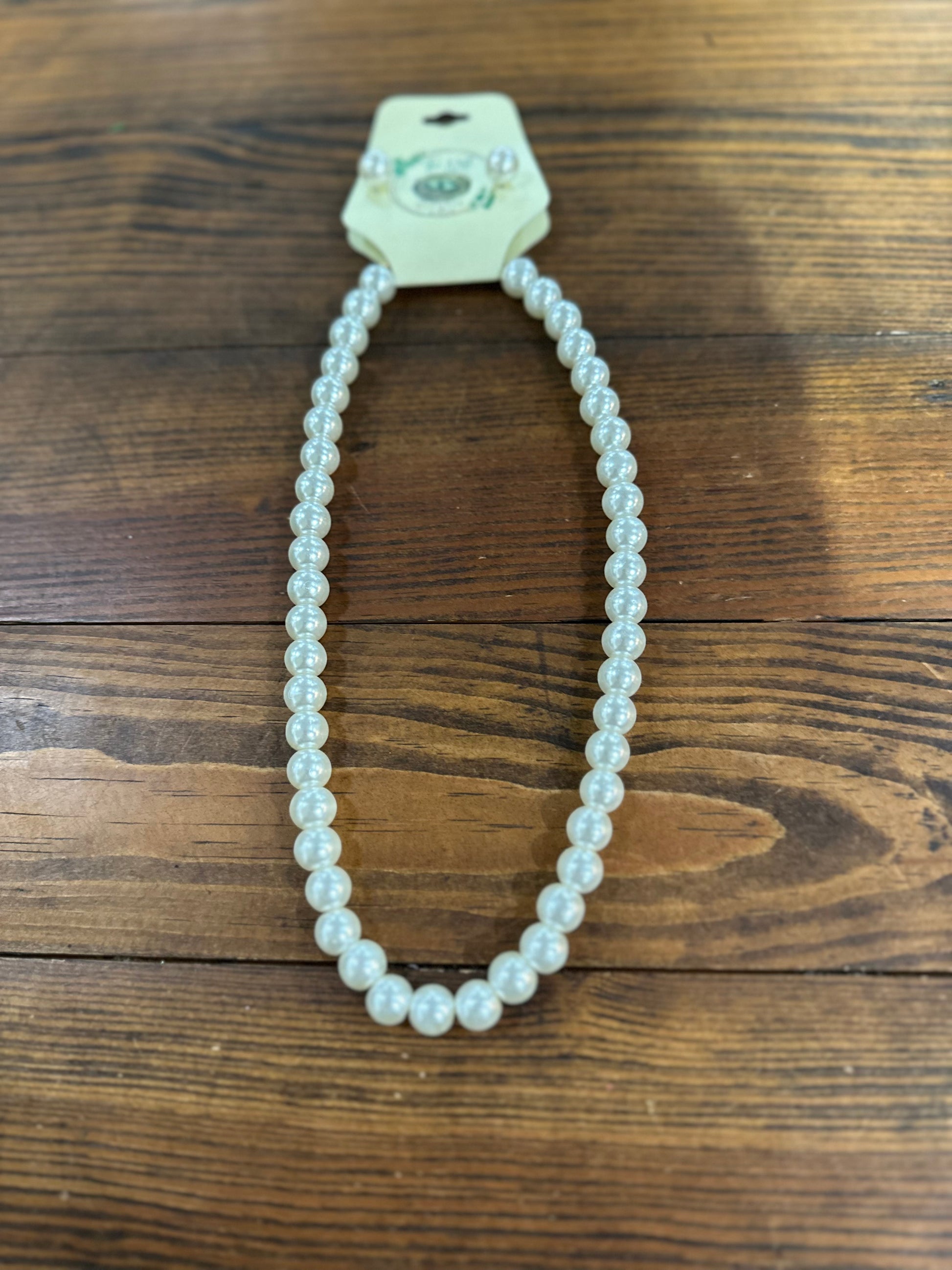 Strand of pearls set