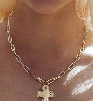 HAMMERED CROSS FRONT TOGGLE NECKLACE