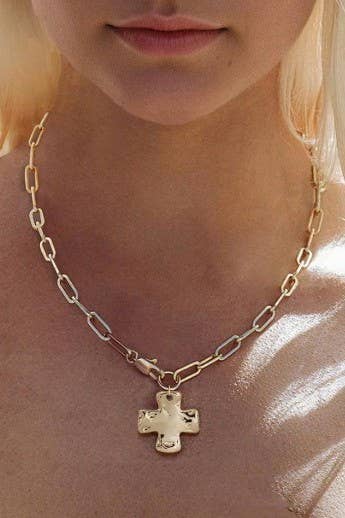 HAMMERED CROSS FRONT TOGGLE NECKLACE
