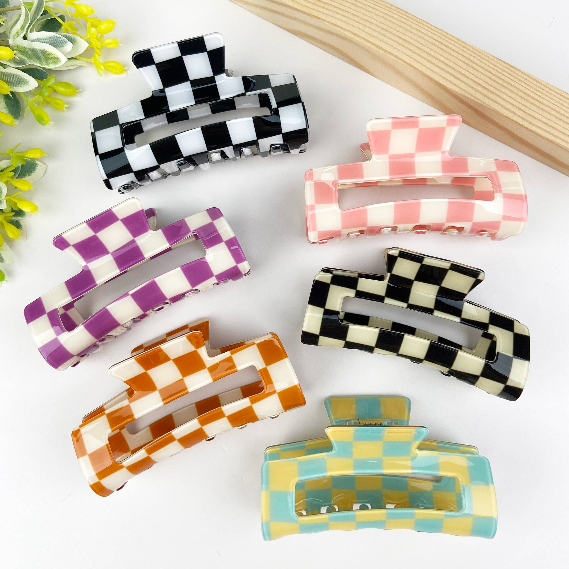 Checkered retro hair claw clip