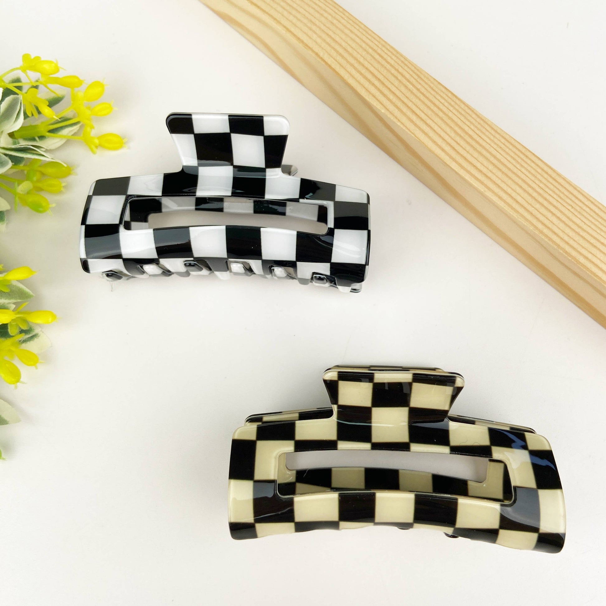 Checkered retro hair claw clip
