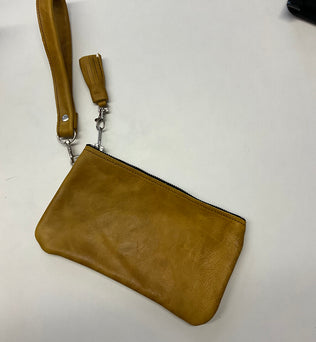 Plain leather wristlet
